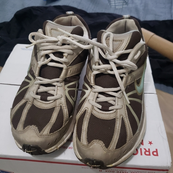 Nike Sneakers | size 8.5 - Picture 1 of 5